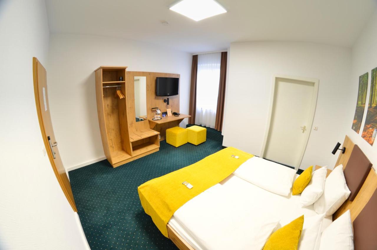 Hotel Am Markt Karlsruhe Esterno foto