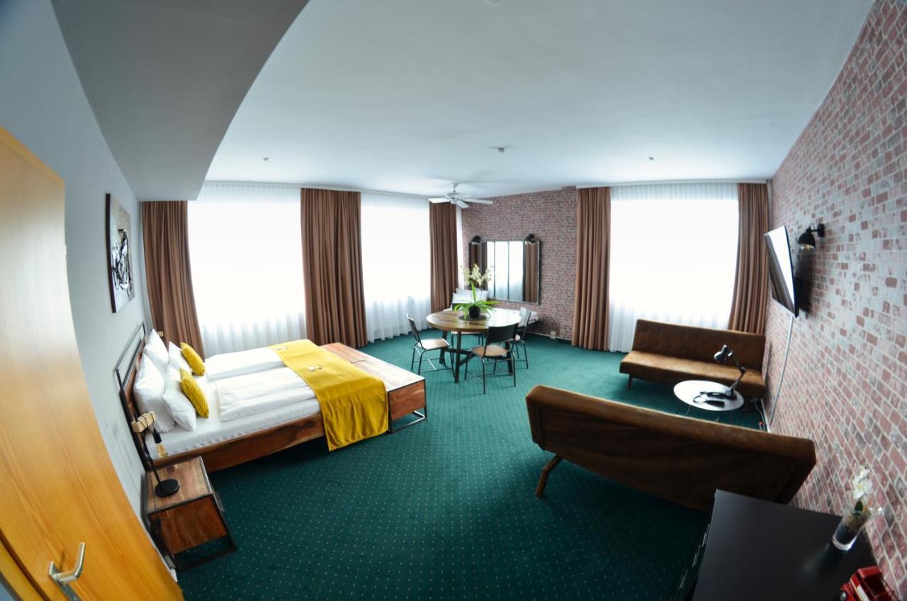 Hotel Am Markt Karlsruhe Esterno foto