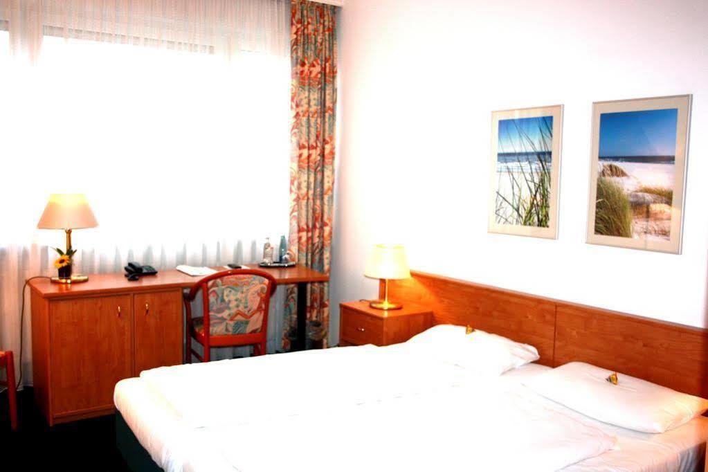 Hotel Am Markt Karlsruhe Esterno foto