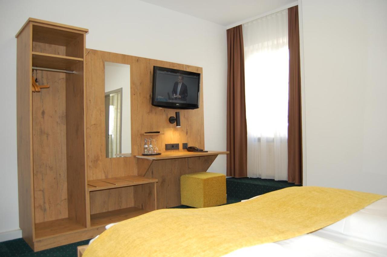 Hotel Am Markt Karlsruhe Esterno foto